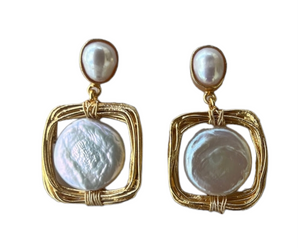 Gold pearl gold square earrings