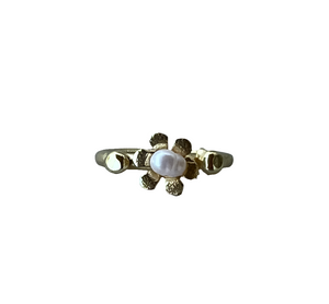 Gold flower pearl ring