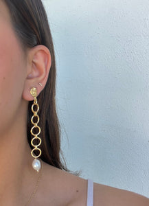 Gold link pearl earrings