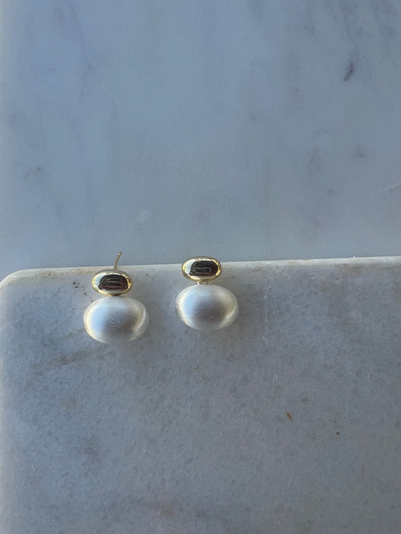 Small gold stud with hanging silver hollow oval