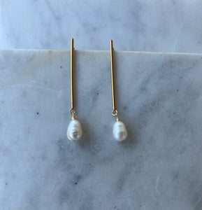 Long gold bar with pearl